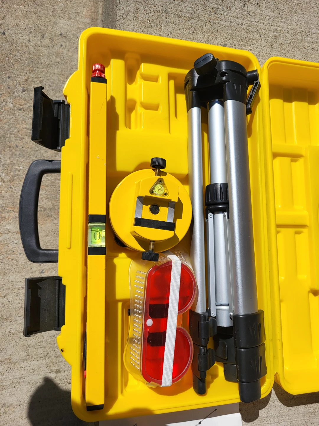 QTG Laser Level Kit with Tripod and Case - photo 4
