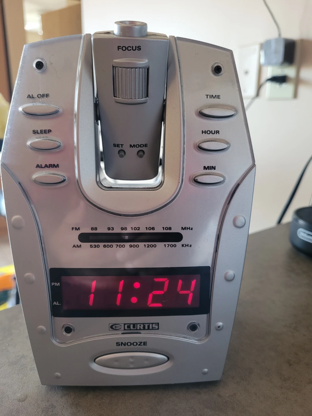 Curtis AM/FM Clock Radio with Projector - photo 2
