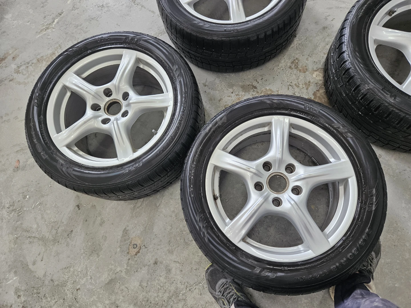 Set of 4 Alloy Wheels and Tires