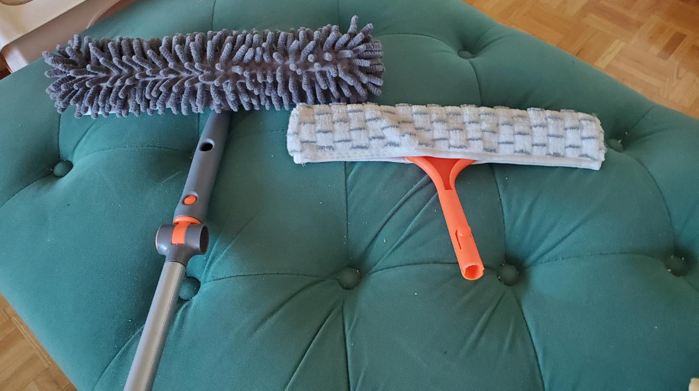 Extendable Window Cleaning Kit with Squeegee and Duster