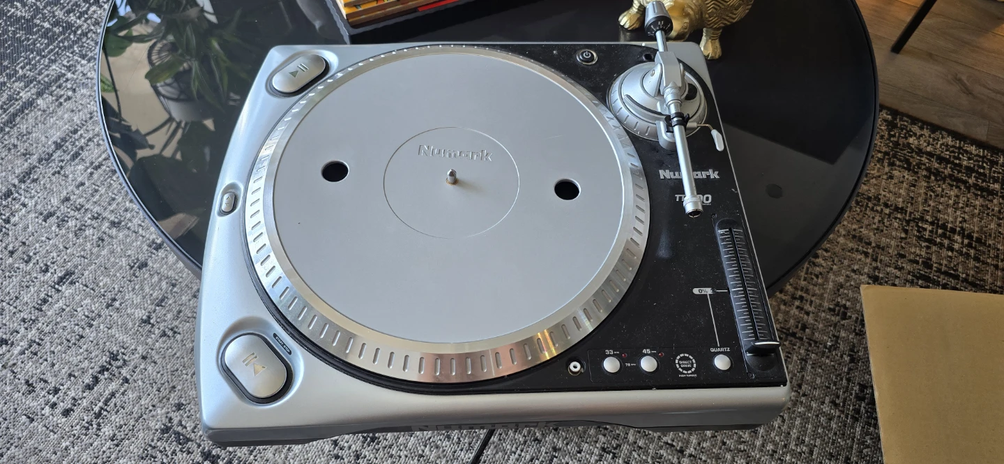 Numark TT200 Turntable