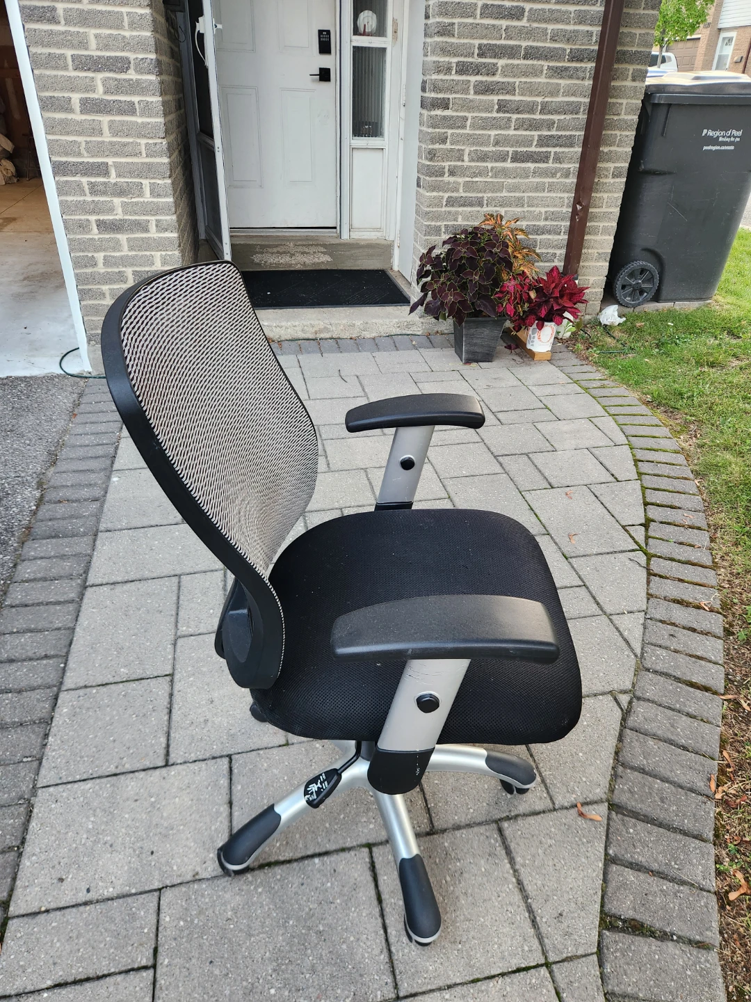 Black Mesh Back Office Chair - photo 2