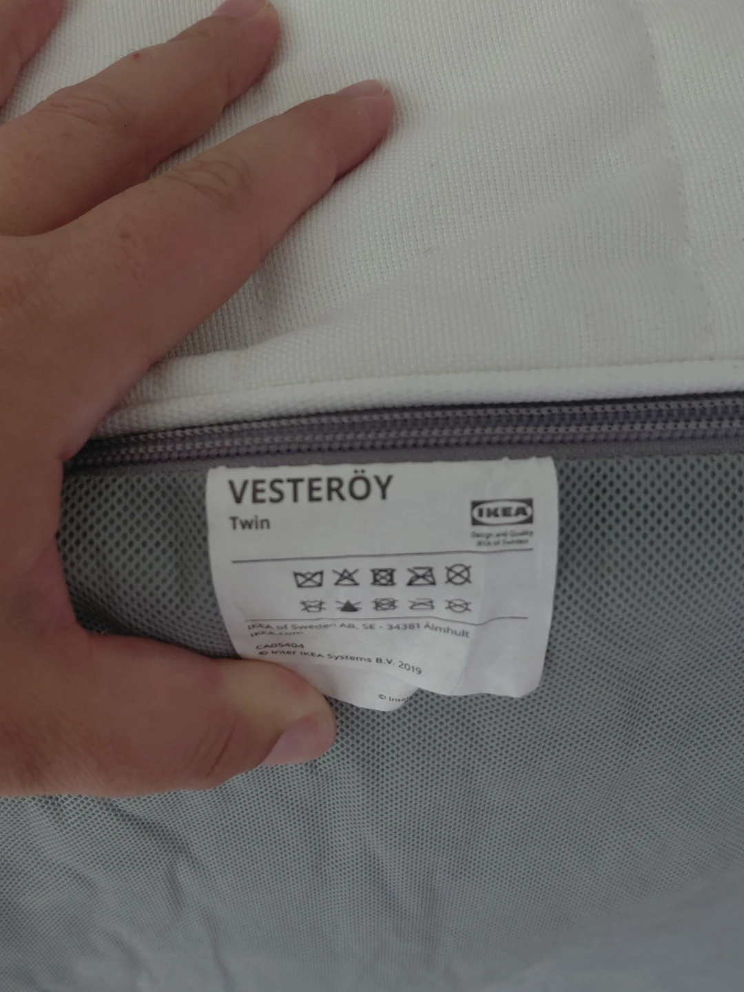 IKEA "Slattum" bed frame with "Vesteröy" Twin Mattress - photo 3