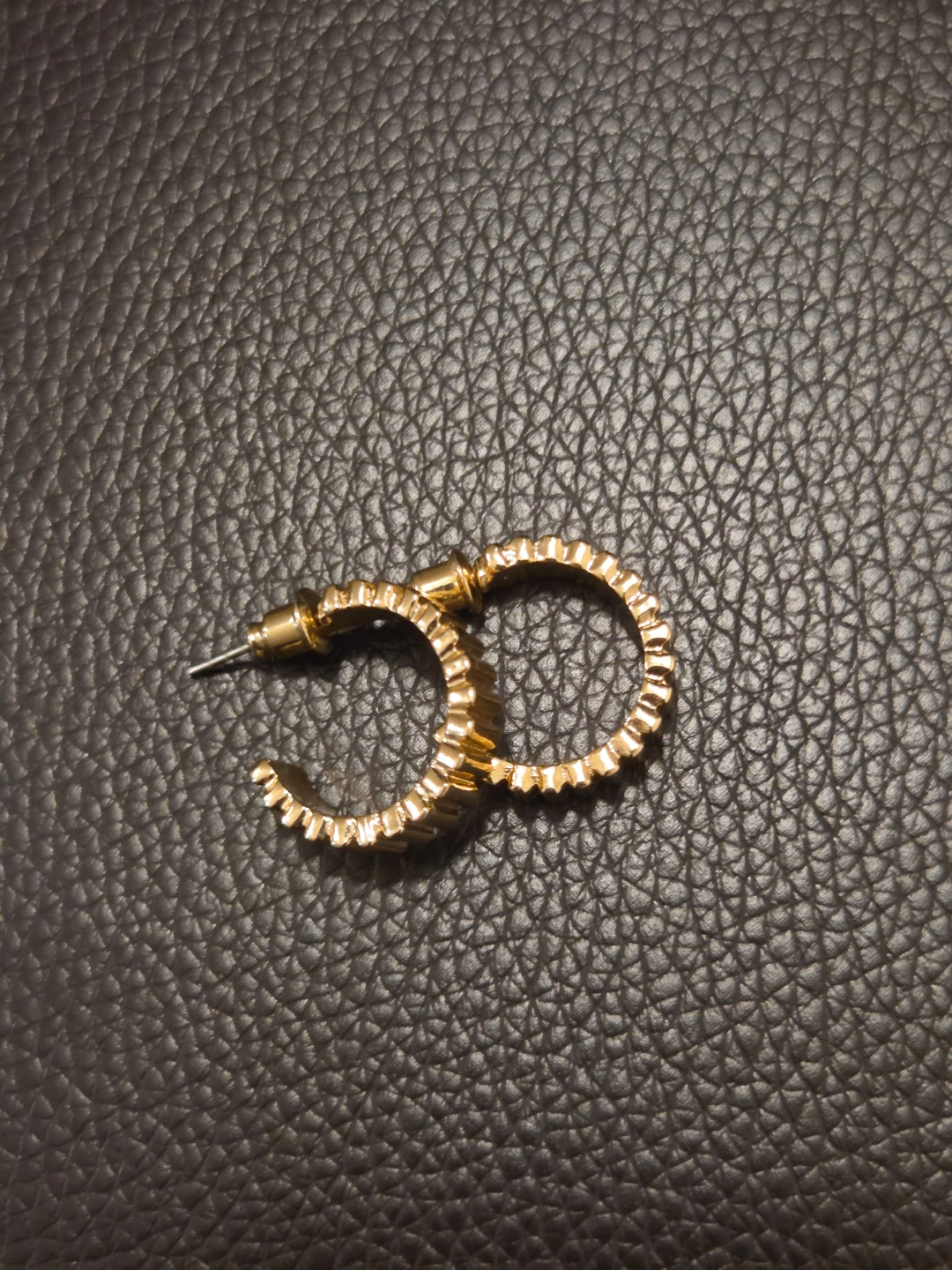 Gold Tone Ribbed Hoop Earrings - photo 2