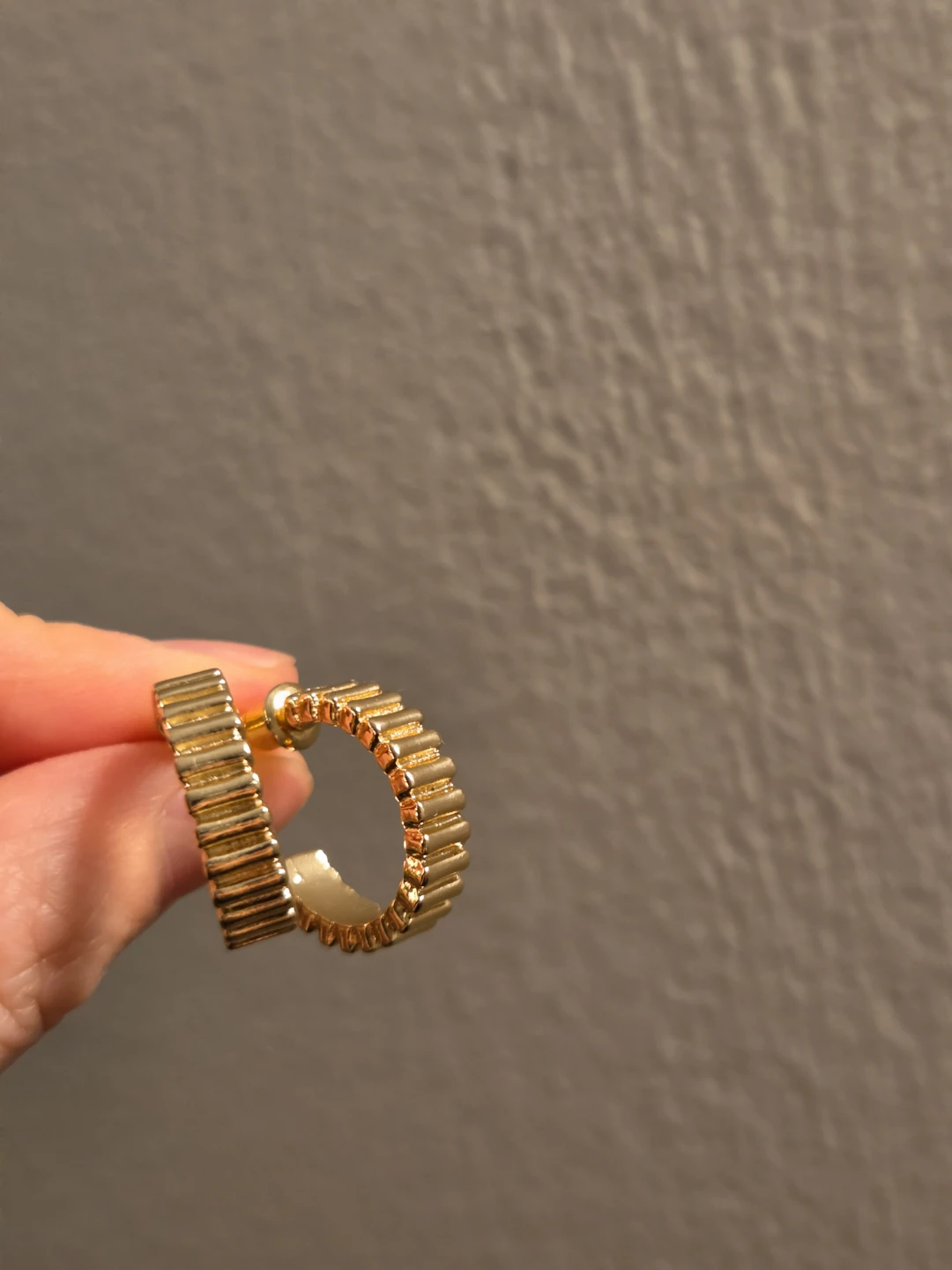 Gold Tone Ribbed Hoop Earrings - photo 3