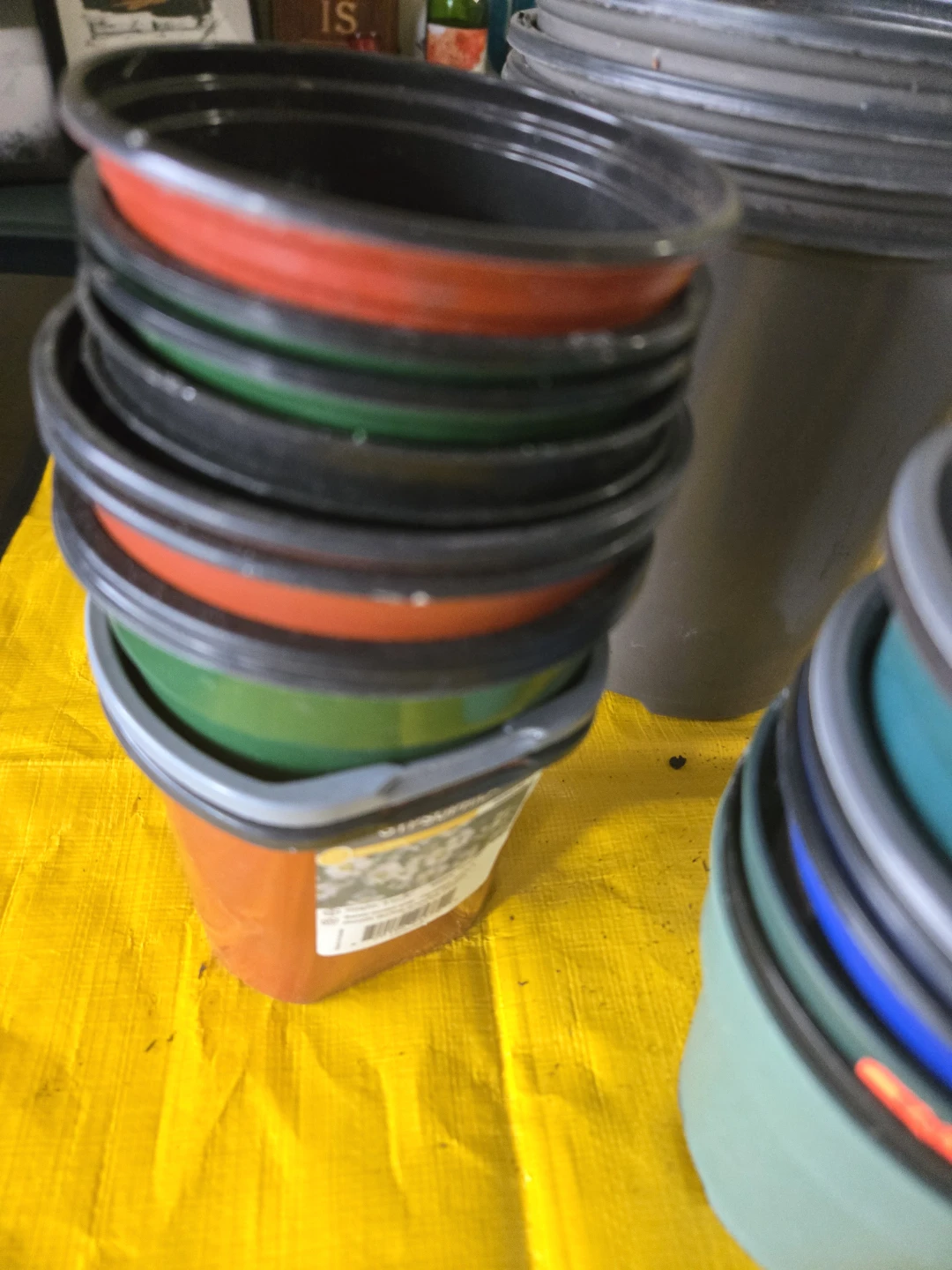 Assortment of plastic nursery pots - photo 3