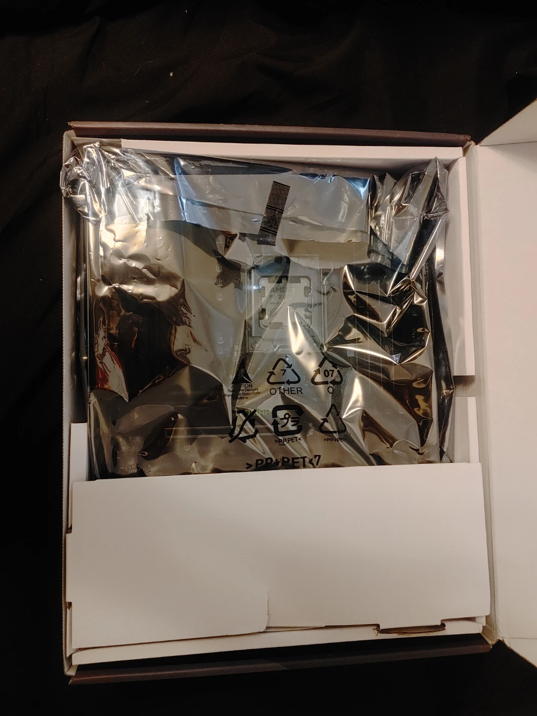 Mag X870e Tomahawk Wifi mobo + Ryzen 9 9900x cpu - photo 3