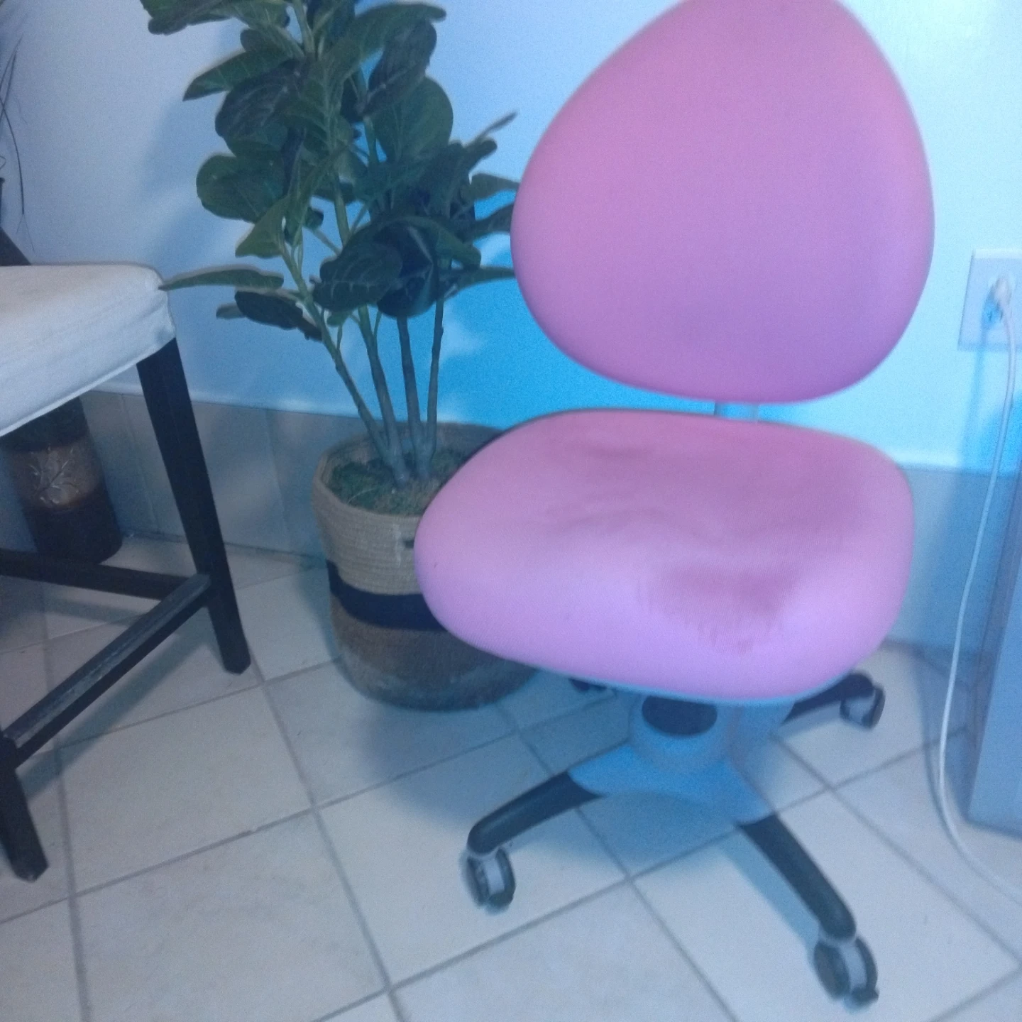Pink Swivel Office Chair for Kids