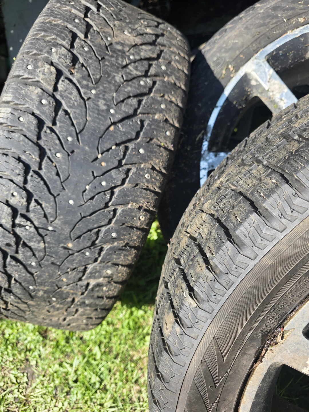 Set of 4 Winter Tires on Rims - photo 2