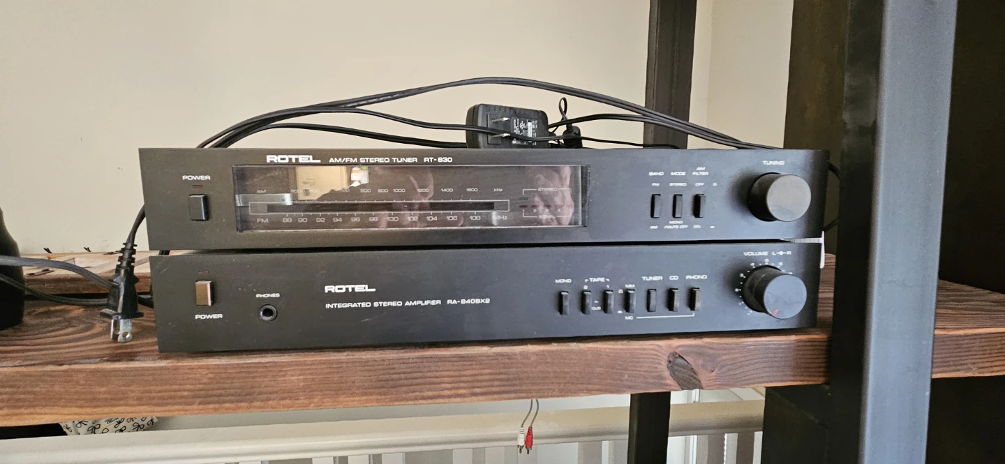 Rotel  AM/FM Tuner & RA-840BX2 Amp