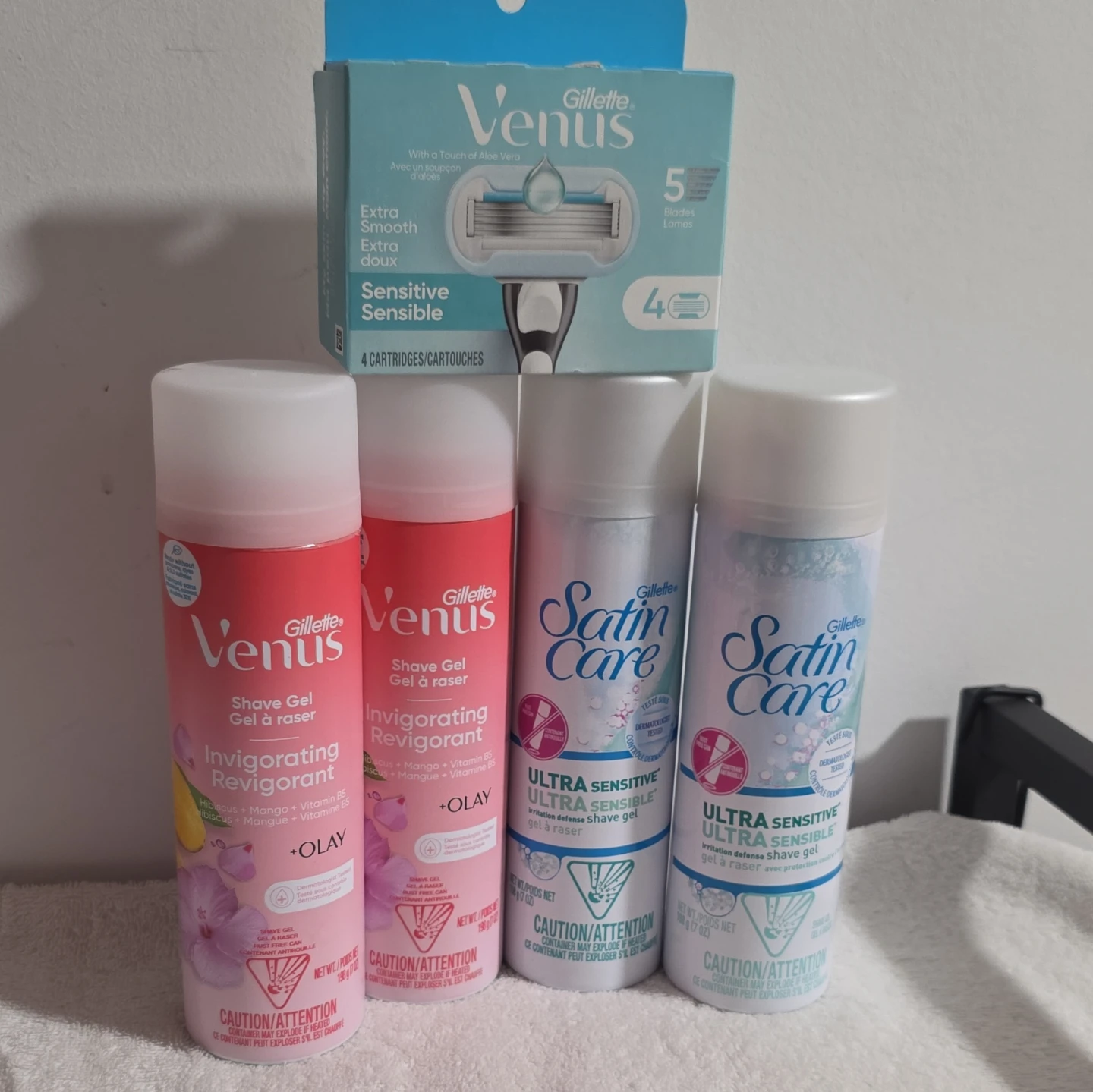 Gillette Venus Sensitive Razor and Shave Gels - photo 3