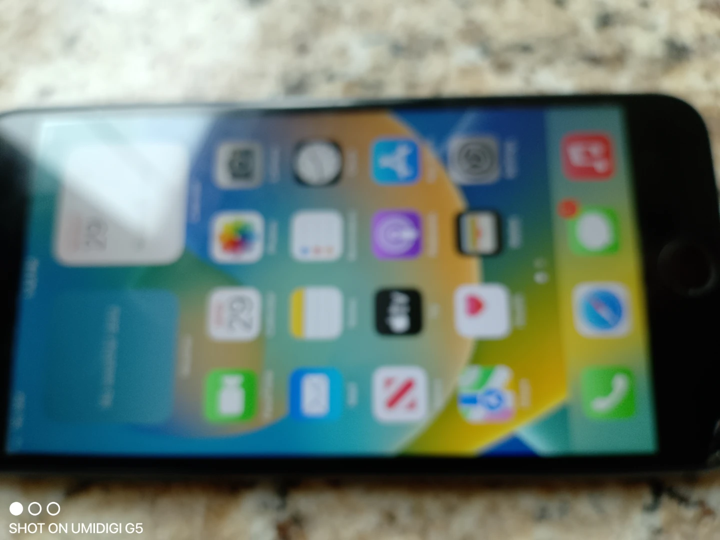 iPhone 8 plus small screen crack unlocked 80 battery