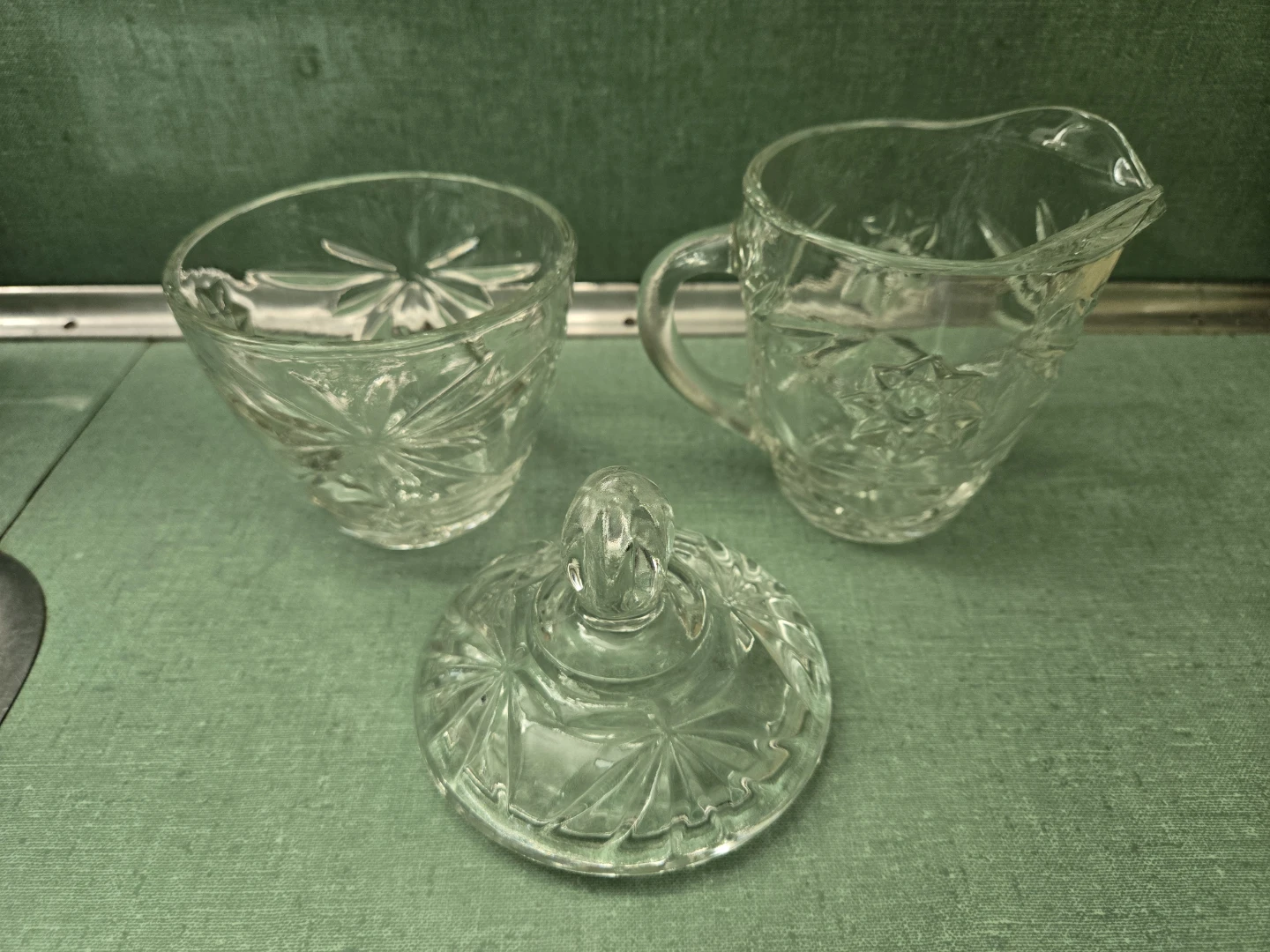 Vintage * Anchor Hocking * Cut Glass * Sugar Bowl, Creamer, Tray - photo 3