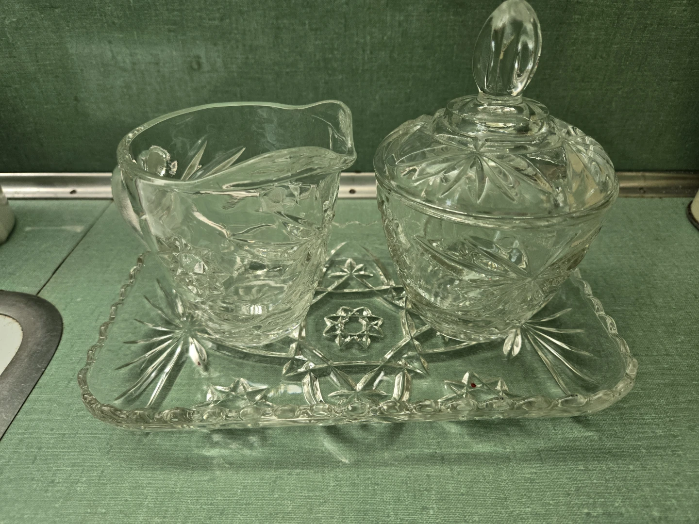 Vintage * Anchor Hocking * Cut Glass * Sugar Bowl, Creamer, Tray - photo 5