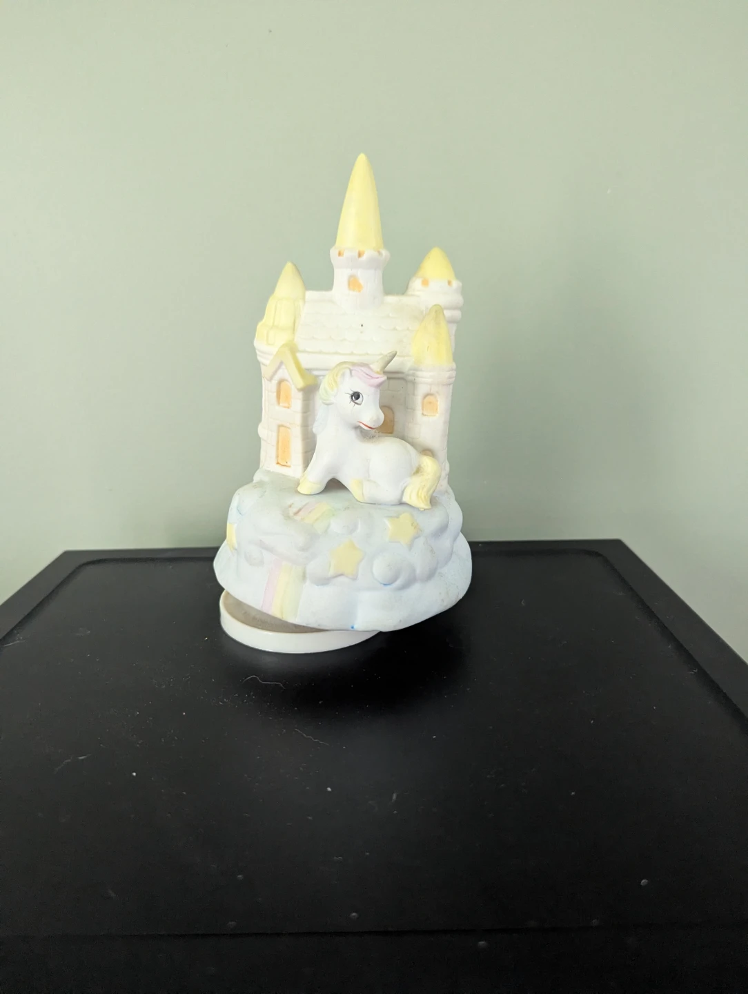 Unicorn decoration and still plays music