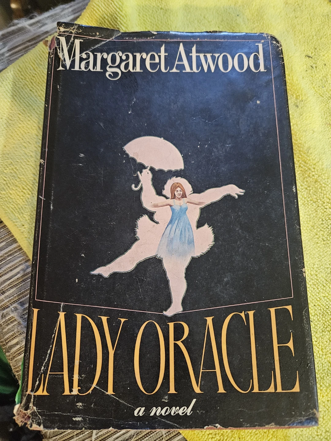Lady Oracle by Margaret Atwood Novel - photo 3