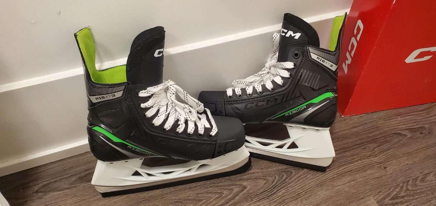CCM Ribcor RIBXT3 Hockey Skates size 5