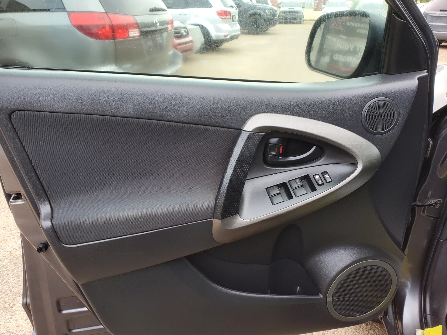 2010 Toyota RAV4 V6 SUV - photo 4