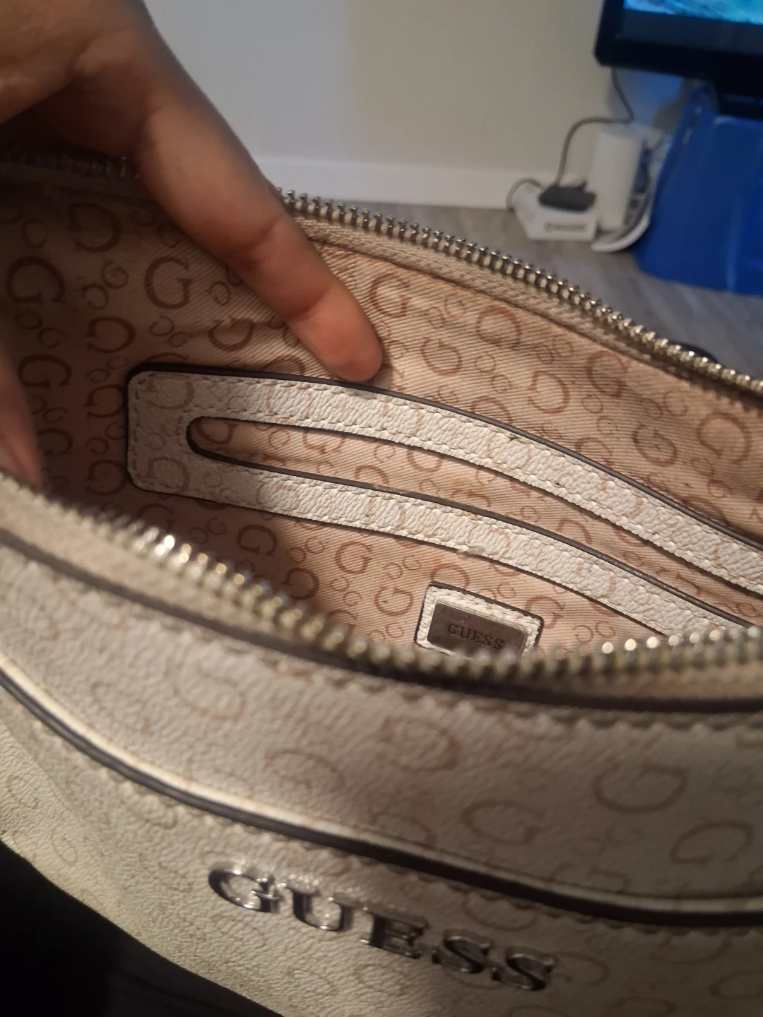 Guess Shoulder Bag - photo 2