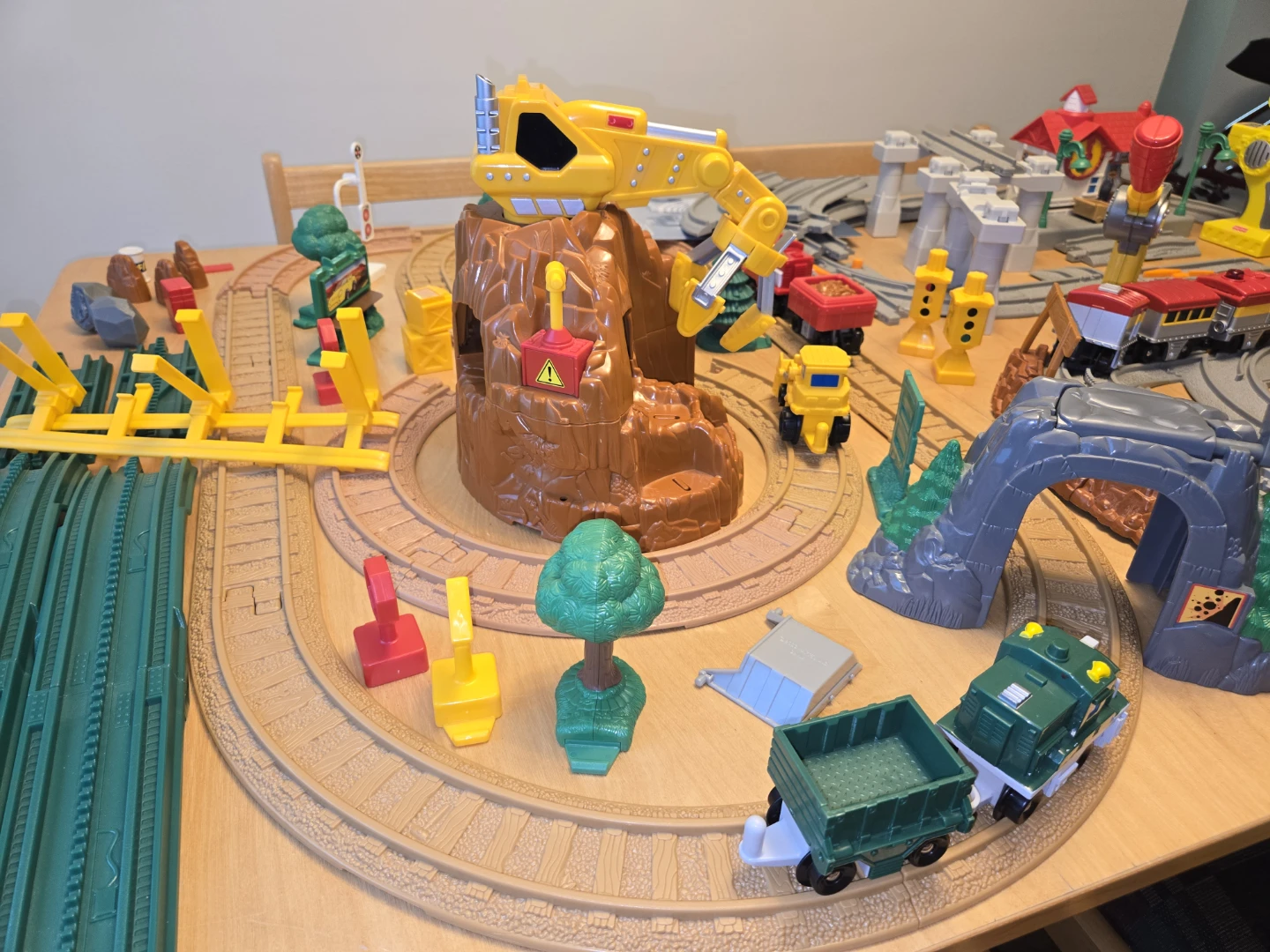 Fisher Price Geo Trax Road & Rail set - photo 2