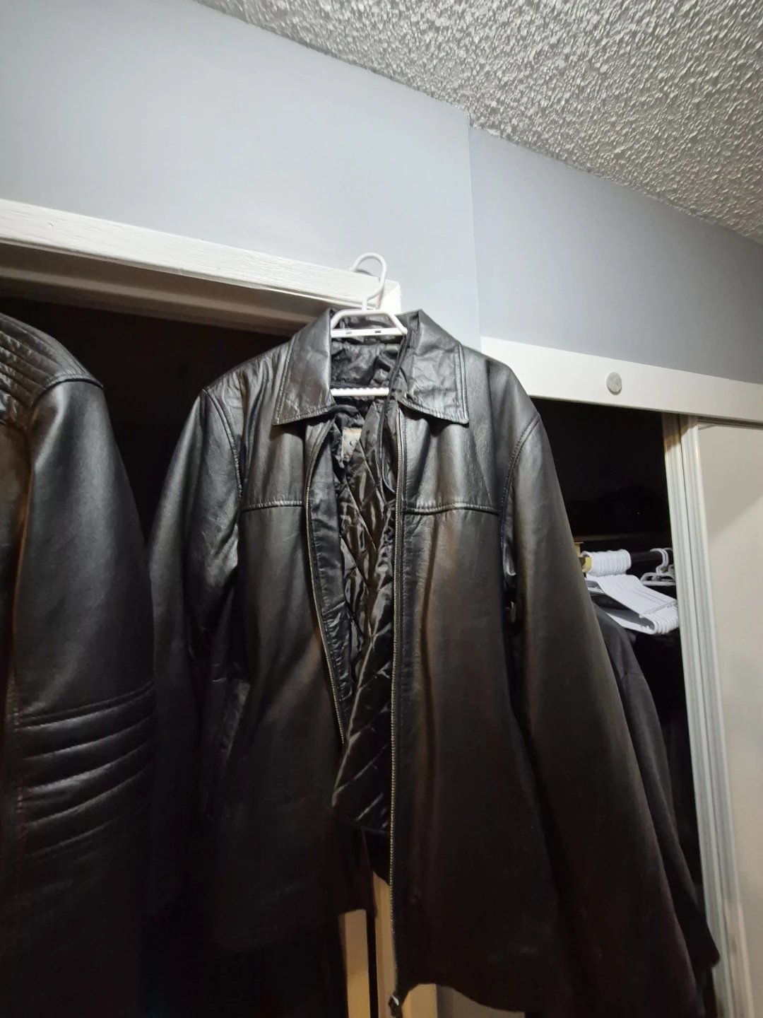 Leather jackets - photo 2
