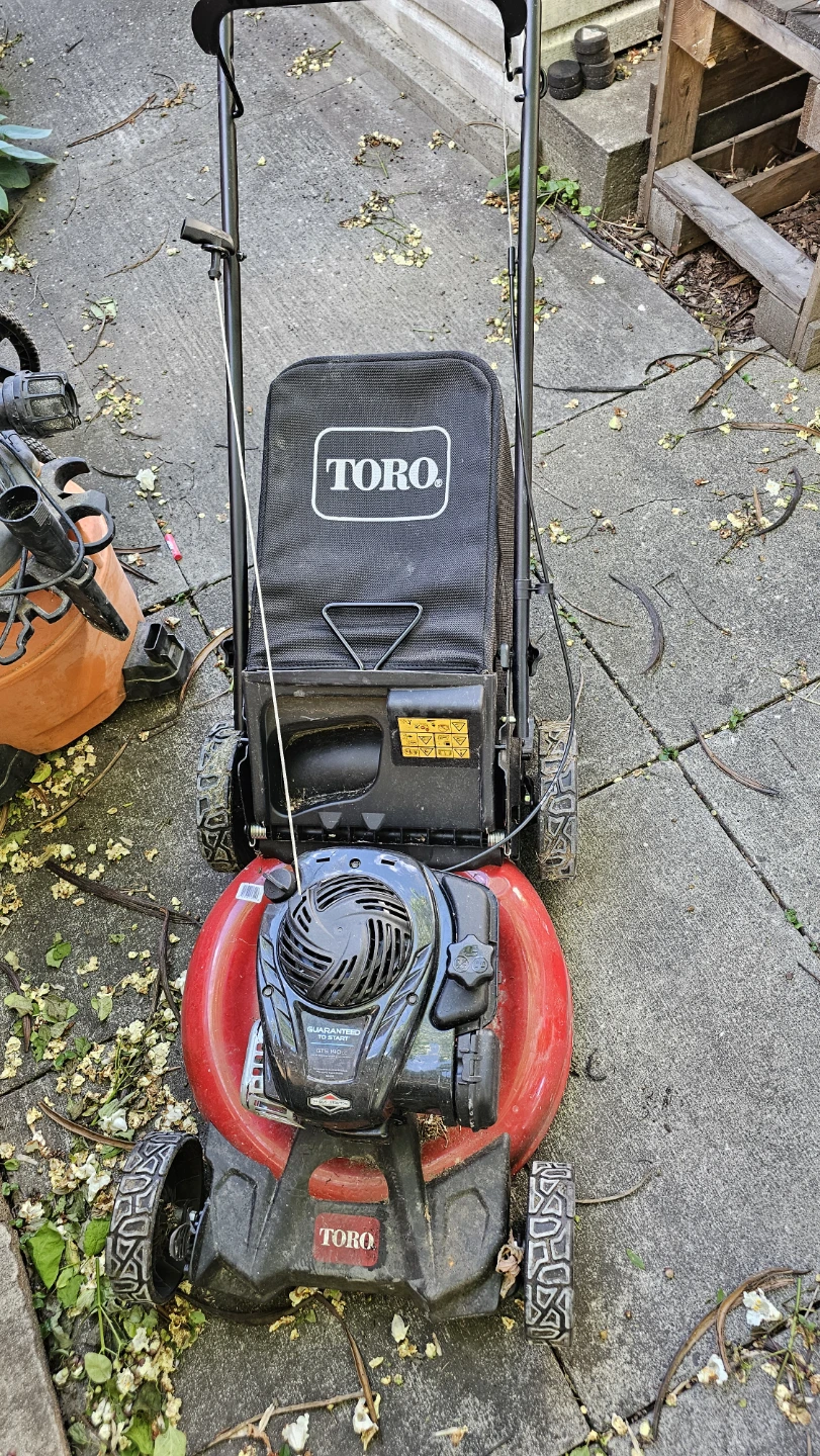 Toro Lawn Mower with Briggs & Stratton Engine