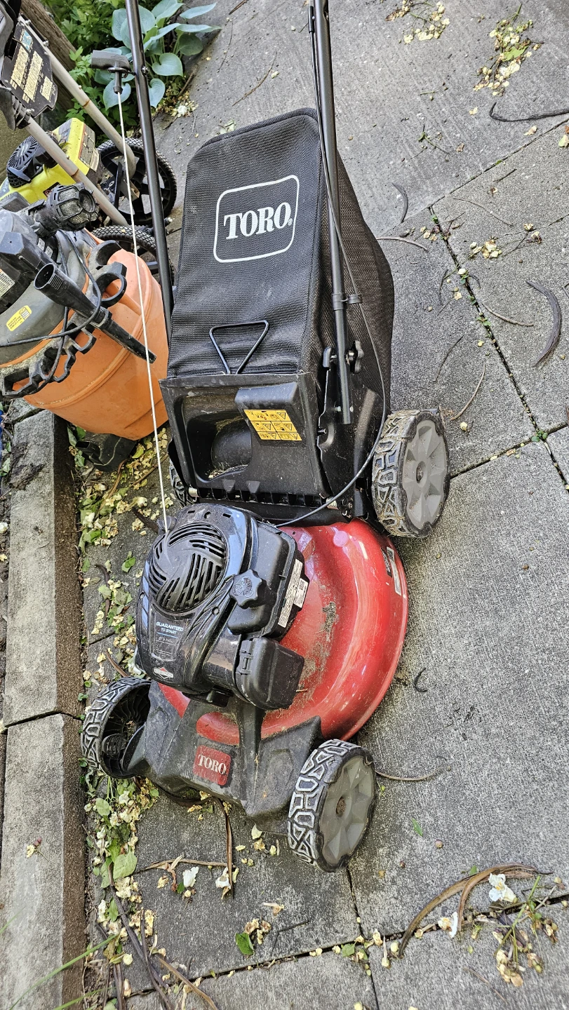 Toro Lawn Mower with Briggs & Stratton Engine - photo 3