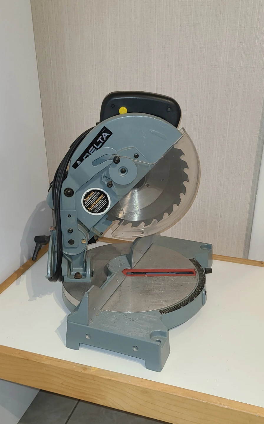 Delta 8-1/4" Compound Miter Saw - Great Condition!