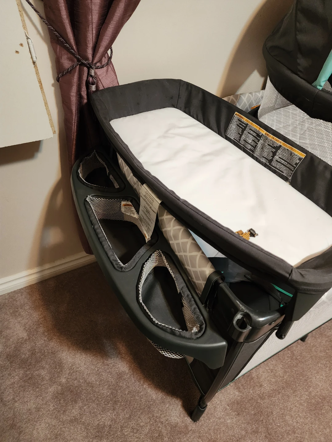 Graco Pack 'n Play Playard with Reversible Seat & Changer - photo 3