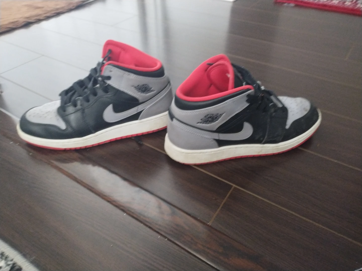 Air Jordan 1 Mid Sneakers