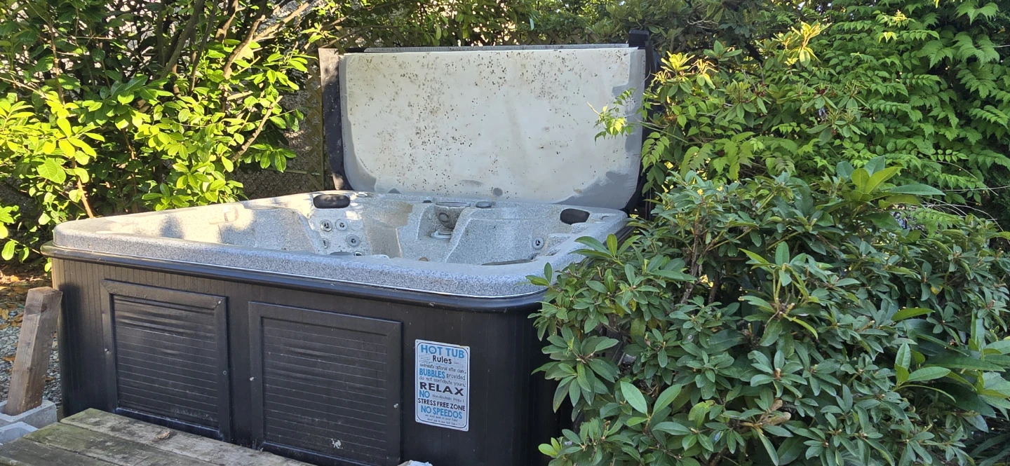 FREE Hot Tub – You Haul
