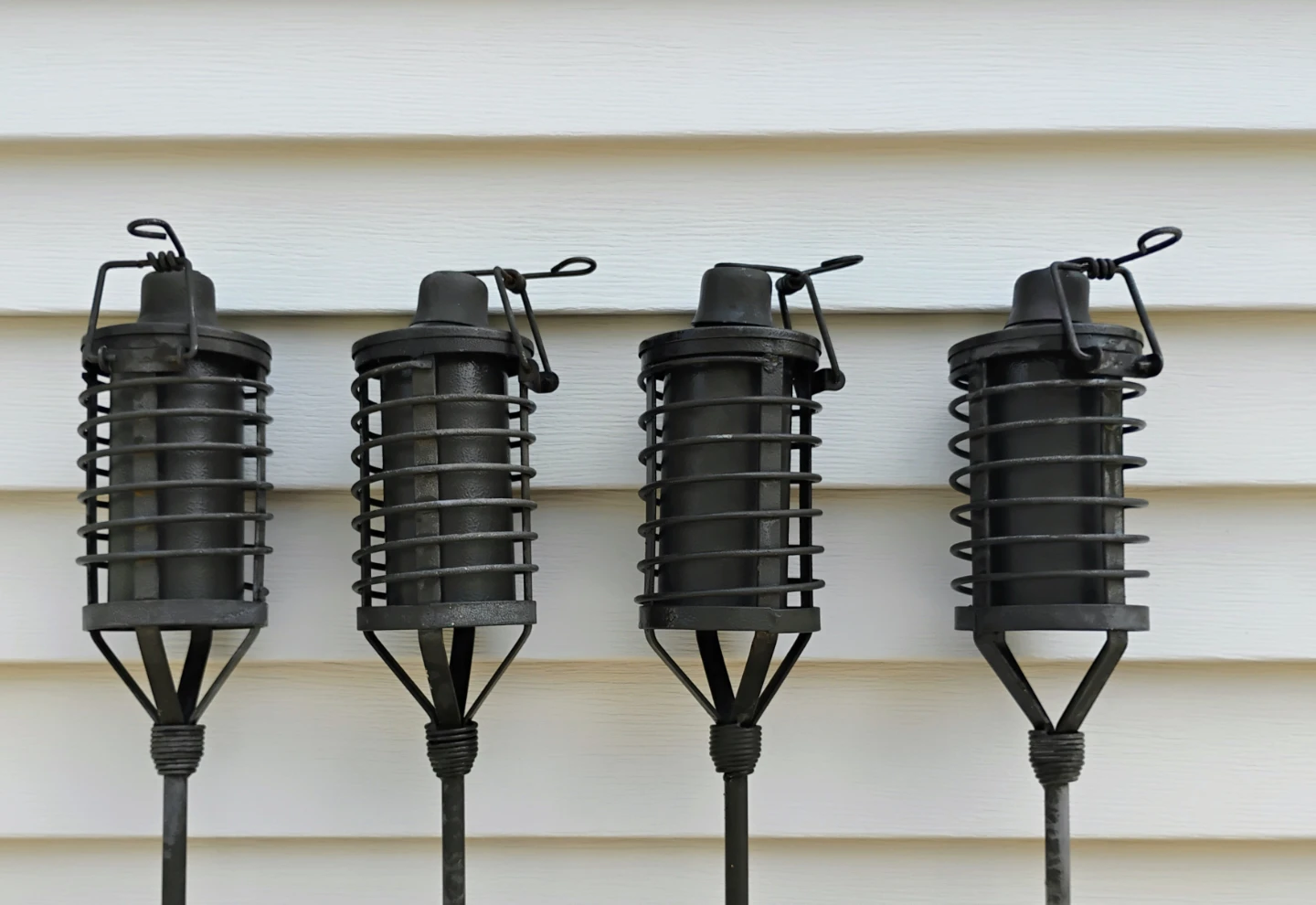 4 - ELEGANT OUTDOOR TORCHES WITH NEW WICKS & CITRONELLA FLUID - photo 3