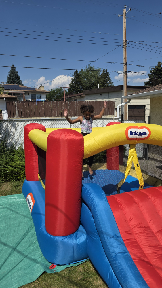 Little Tikes Inflatable Bounce House with Slide - photo 2