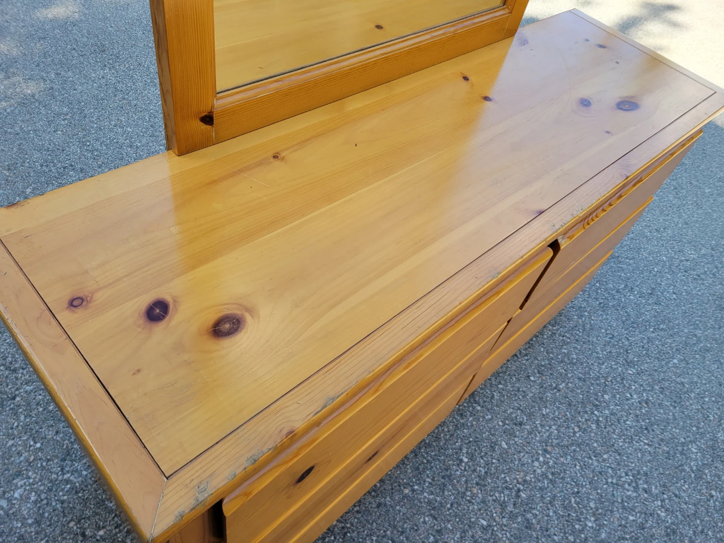 Beautiful Solid Pine 6-Drawer Dresser with Detachable Mirror - photo 5
