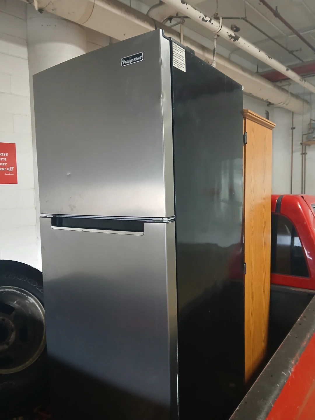 Refrigerator good conditio is 6 feet tall