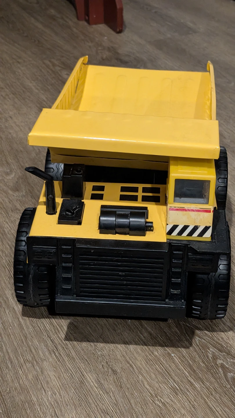 Yellow Muscle Machine 700 series dump truck - photo 2