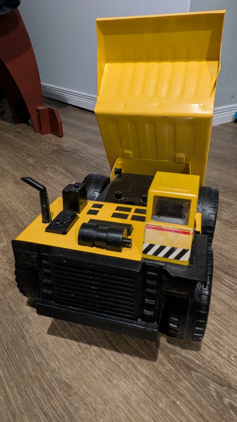 Yellow Muscle Machine 700 series dump truck - photo 3