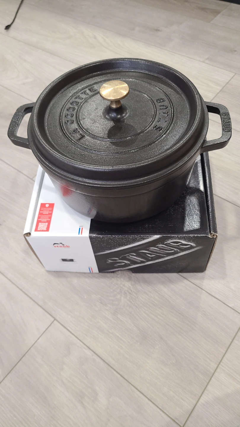 Staub Cast Iron Cocotte Dutch Oven 24cm