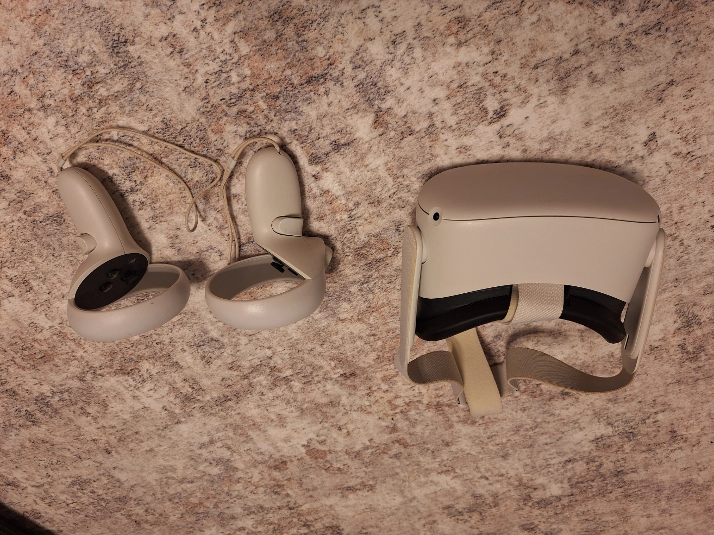 Oculus Quest 2 VR Headset with Case - photo 2