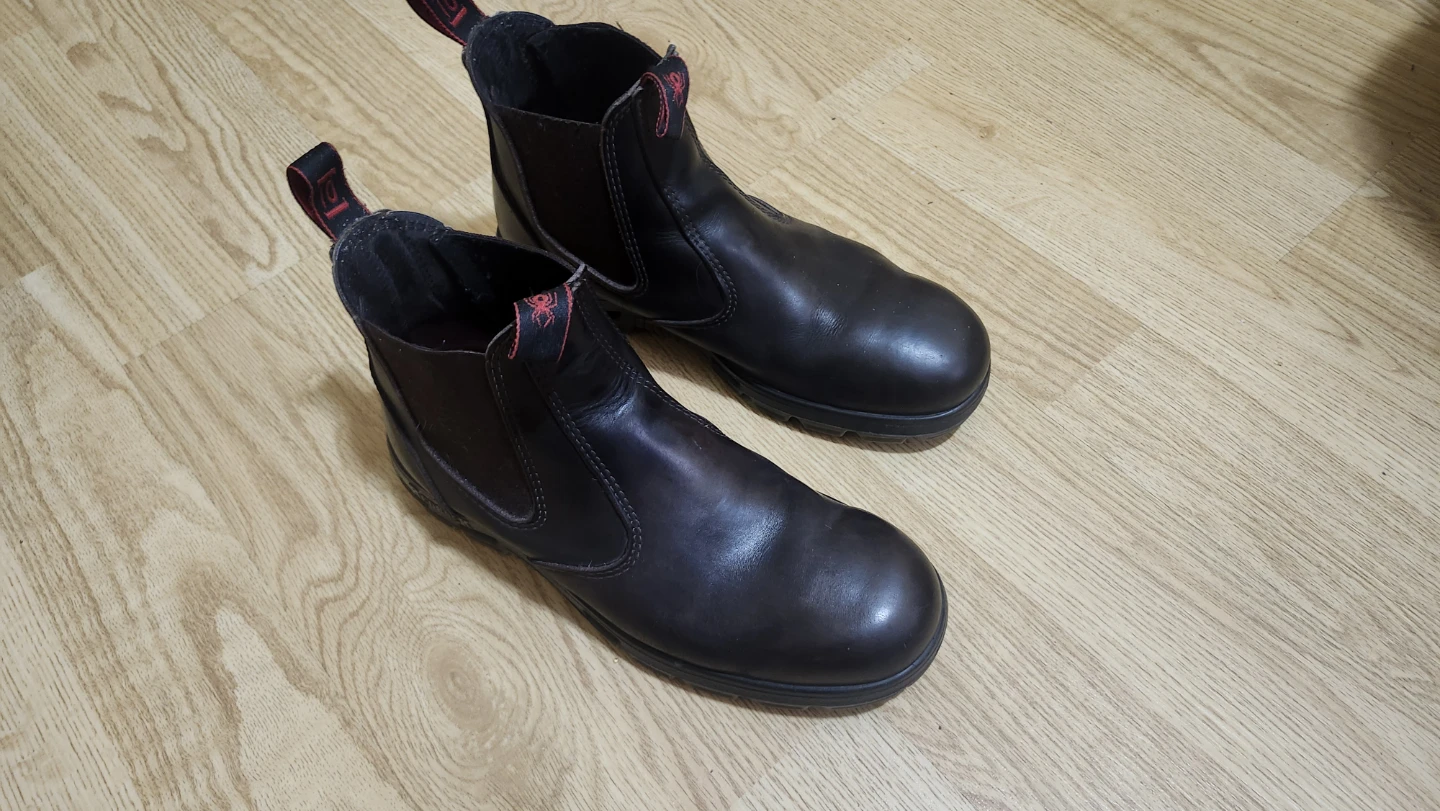 Australia Red black boots
