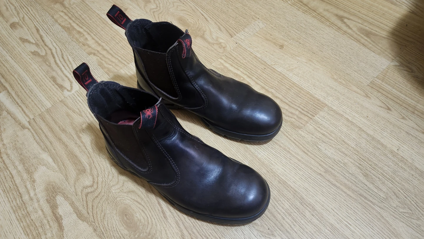 Australia Red black boots - photo 3