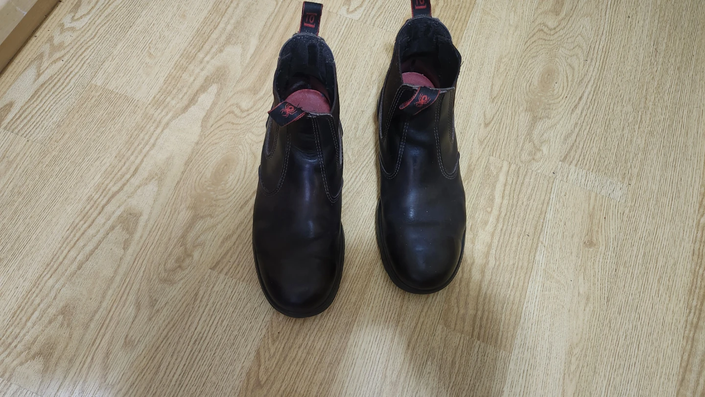Australia Red black boots - photo 4