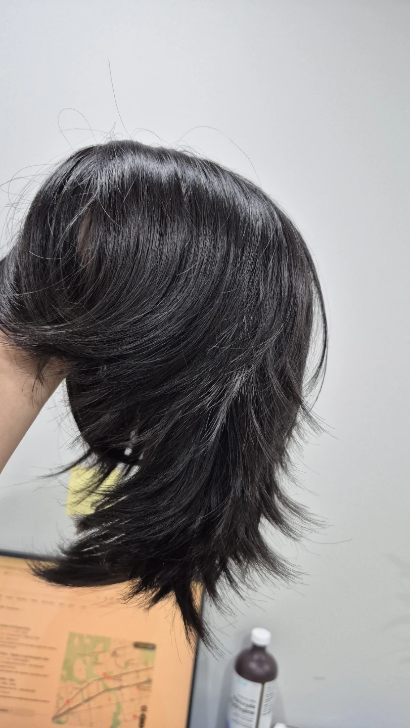 Black wolf cut wig - photo 2