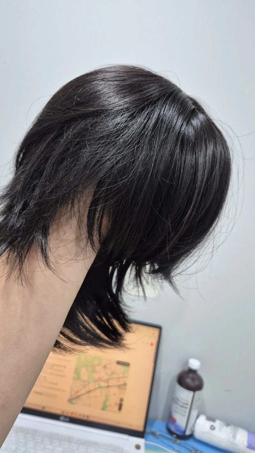 Black wolf cut wig - photo 3