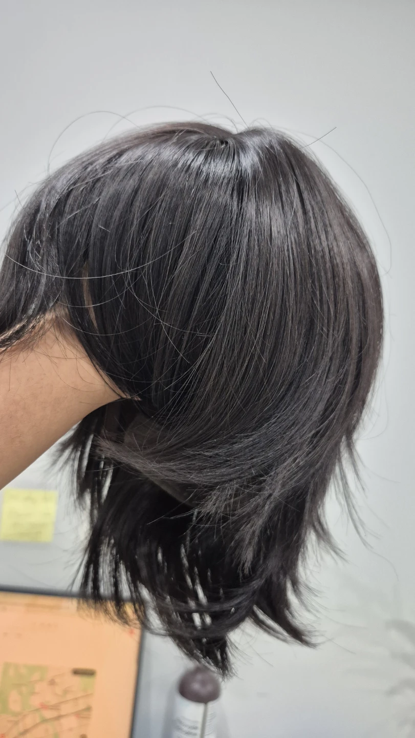 Black wolf cut wig - photo 4