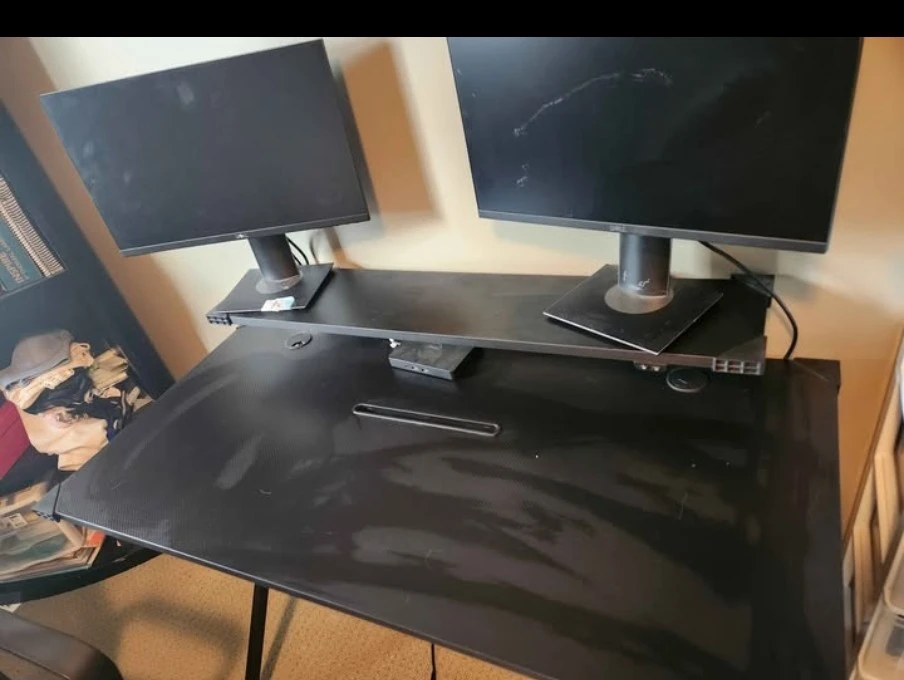 Mesh Office Chair  and gaming/computer desk. - photo 2