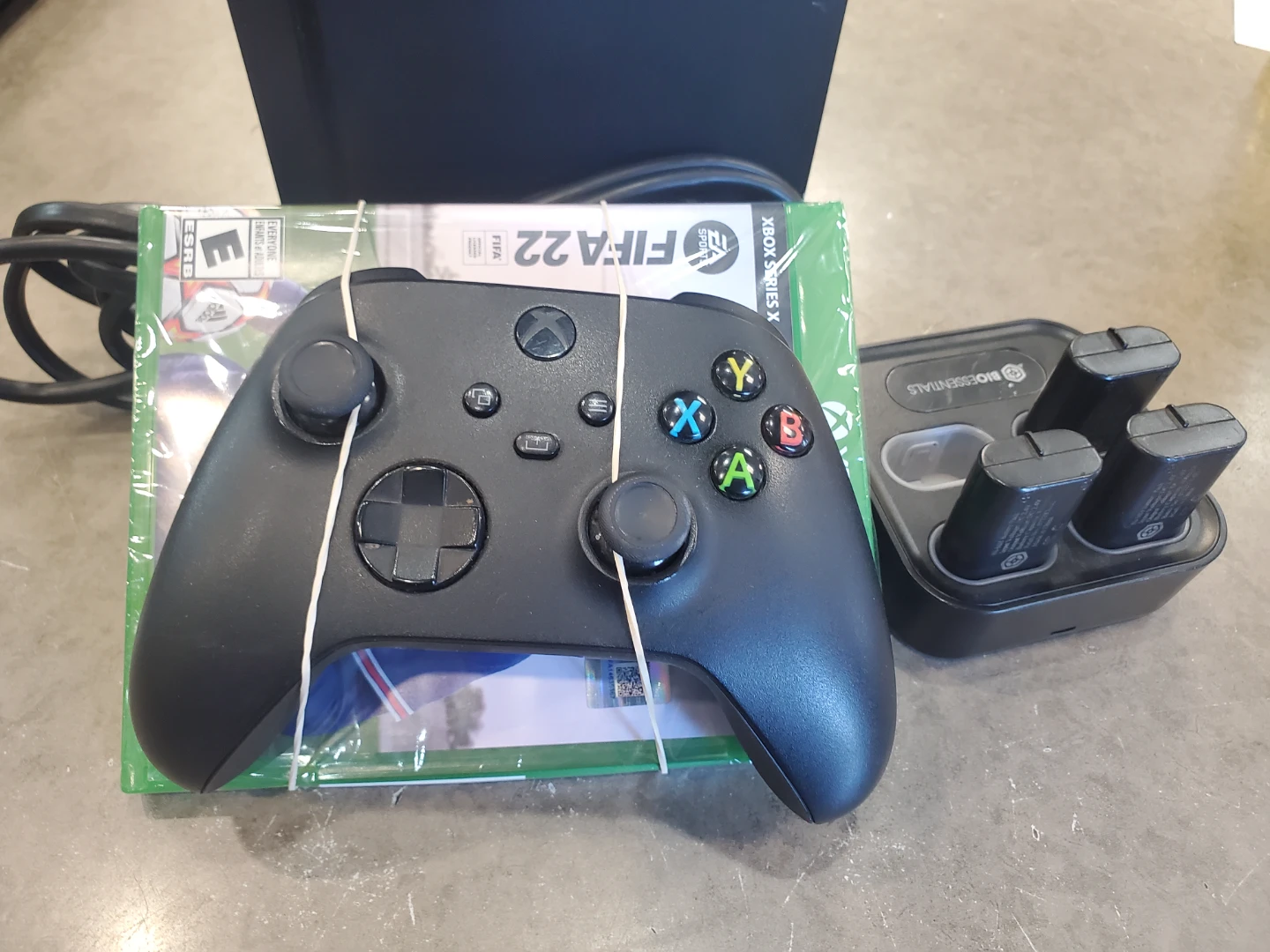 Xbox Series X Console Bundle with Controller and FIFA 22 - photo 2