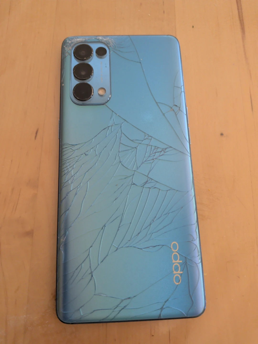 Oppo phones back glass broken - photo 2