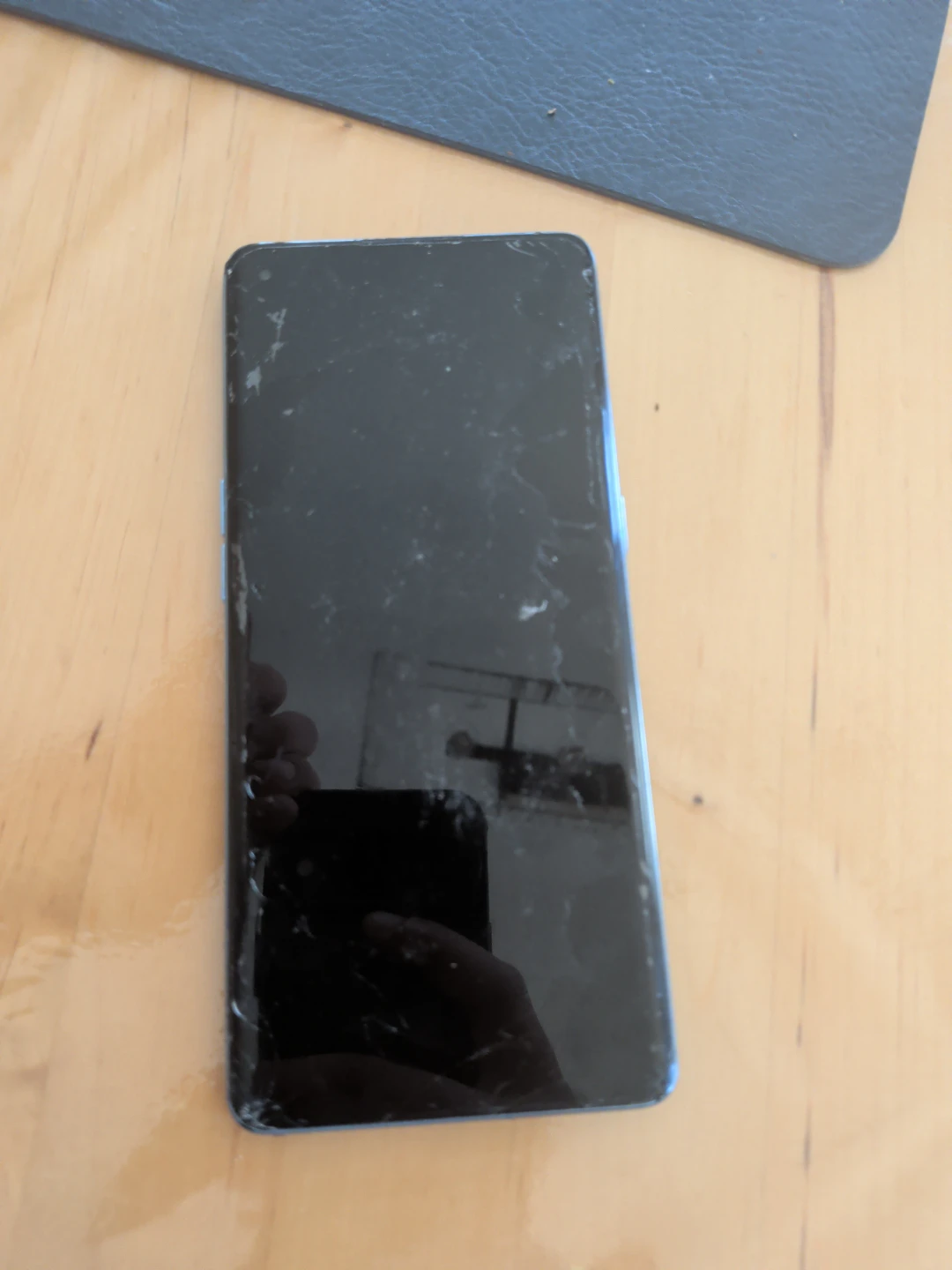 Oppo phones back glass broken - photo 3