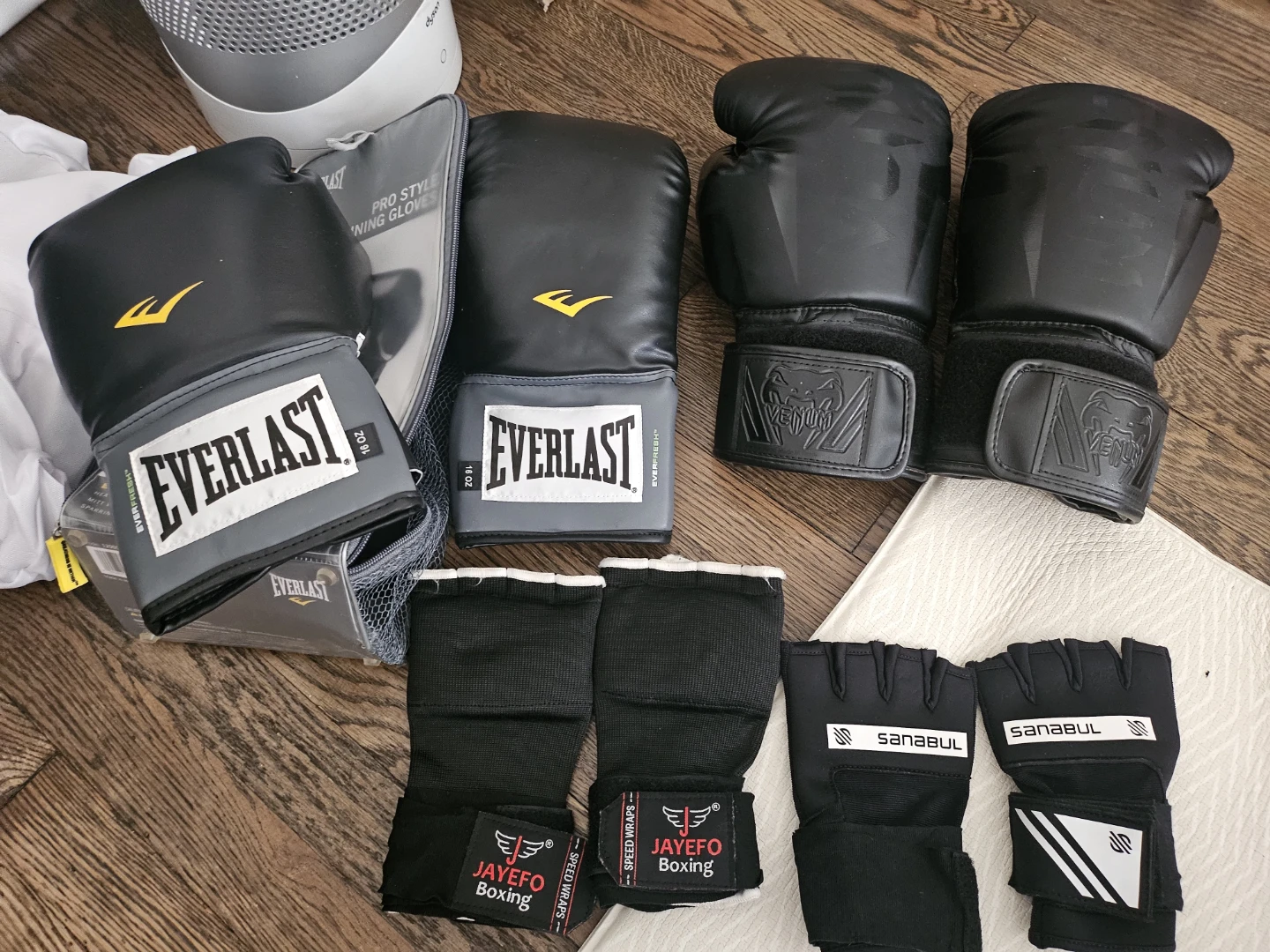 Boxing Gloves w/ inners (2)